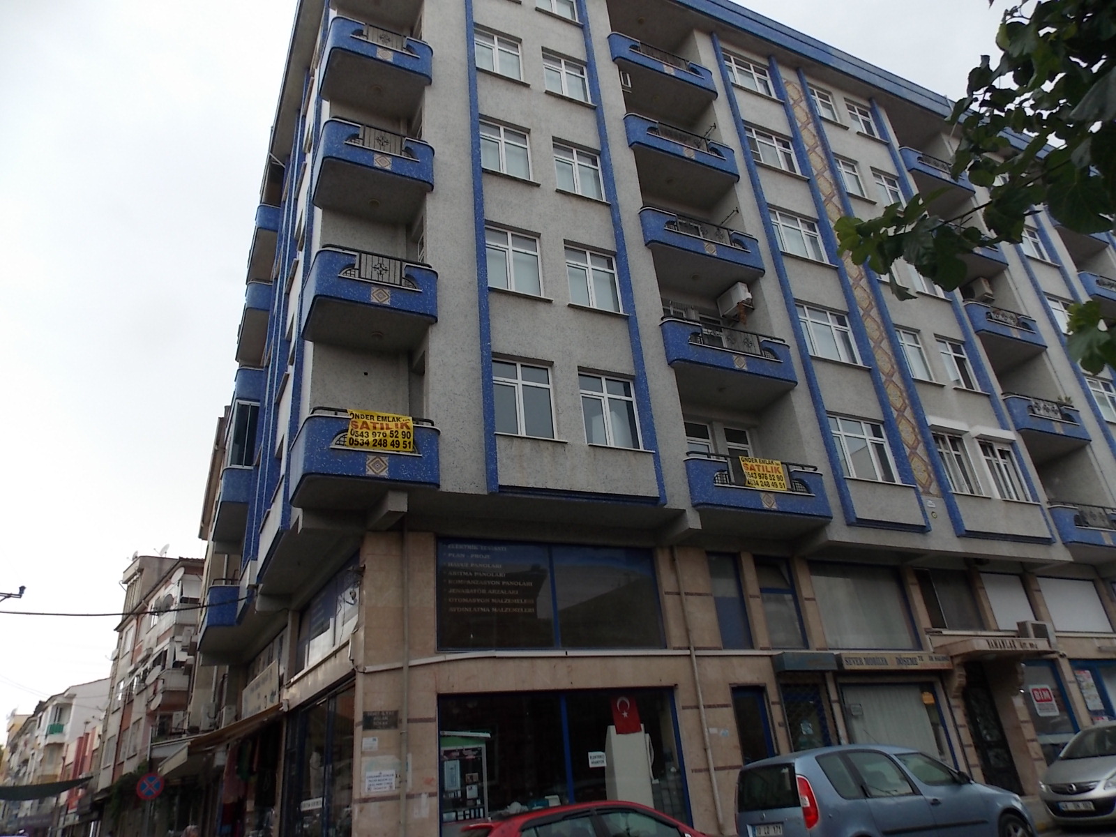 EDREMİT MERKEZDE KALORİFERLİ ASANSÖRLÜ 3.1 DAİRE